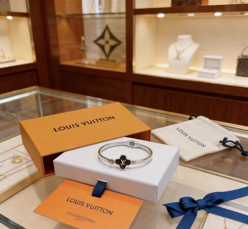 LV Bracelet 04yxs345 (1)