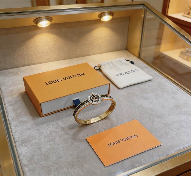 LV Bracelet 04yxs346 (1)