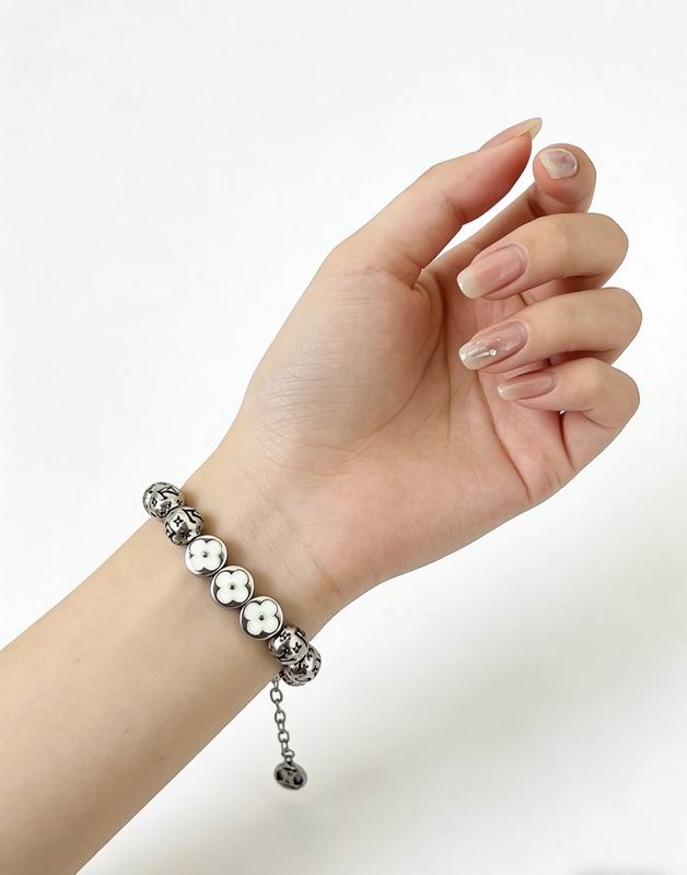 LV Bracelet 04yxs351 (5)
