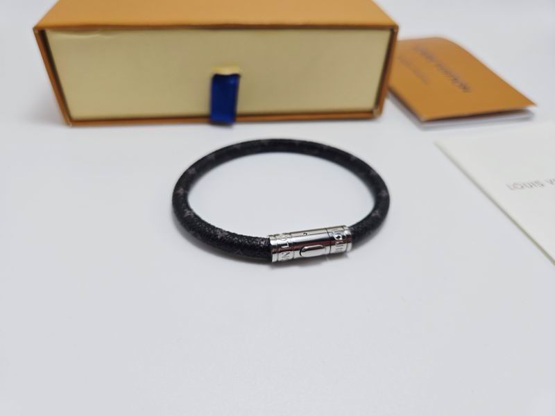 LV Bracelet 04yxs361 (3)