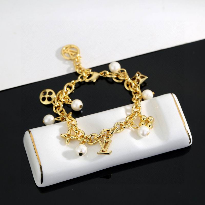 LV Bracelet 04yxs373 (4)