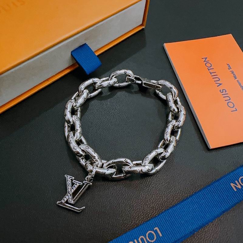 LV Bracelet 04yxs377 (2)