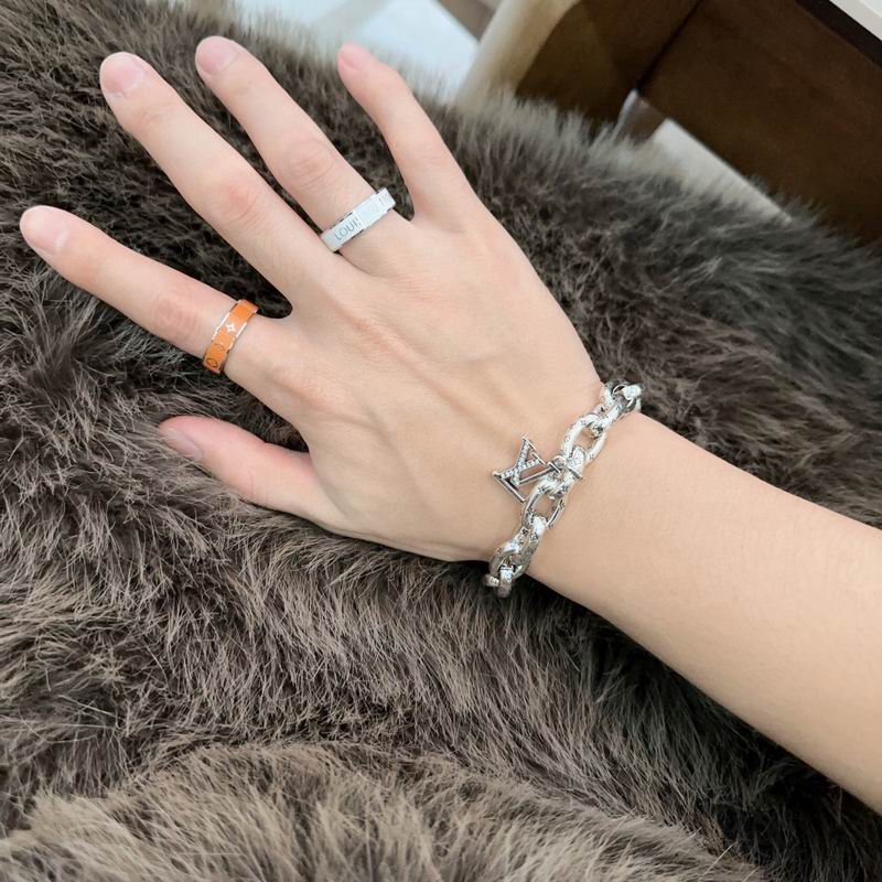 LV Bracelet 04yxs377 (9)