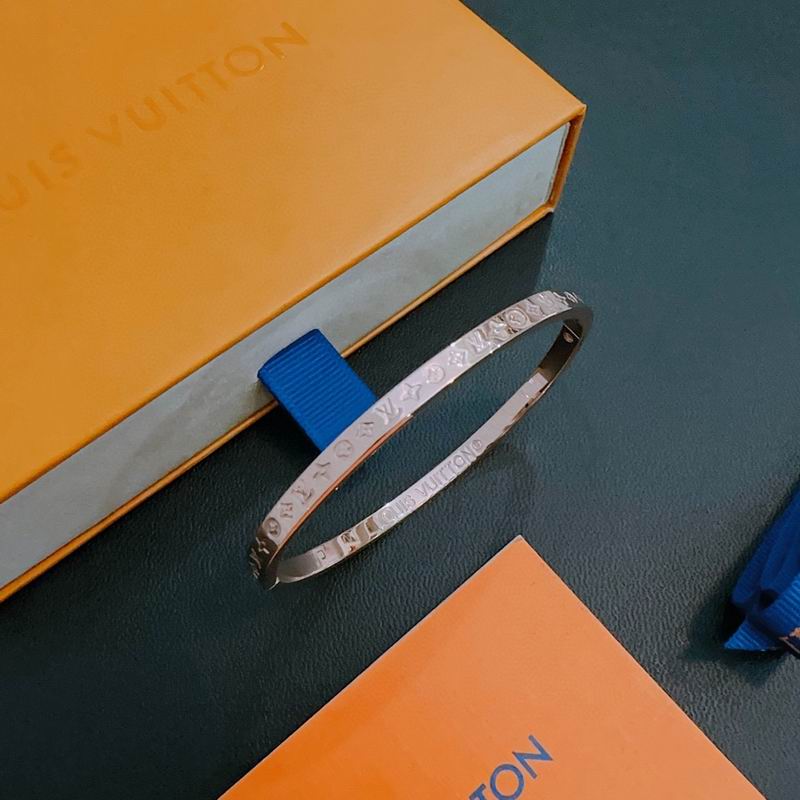 LV Bracelet 04yxs381 (1)