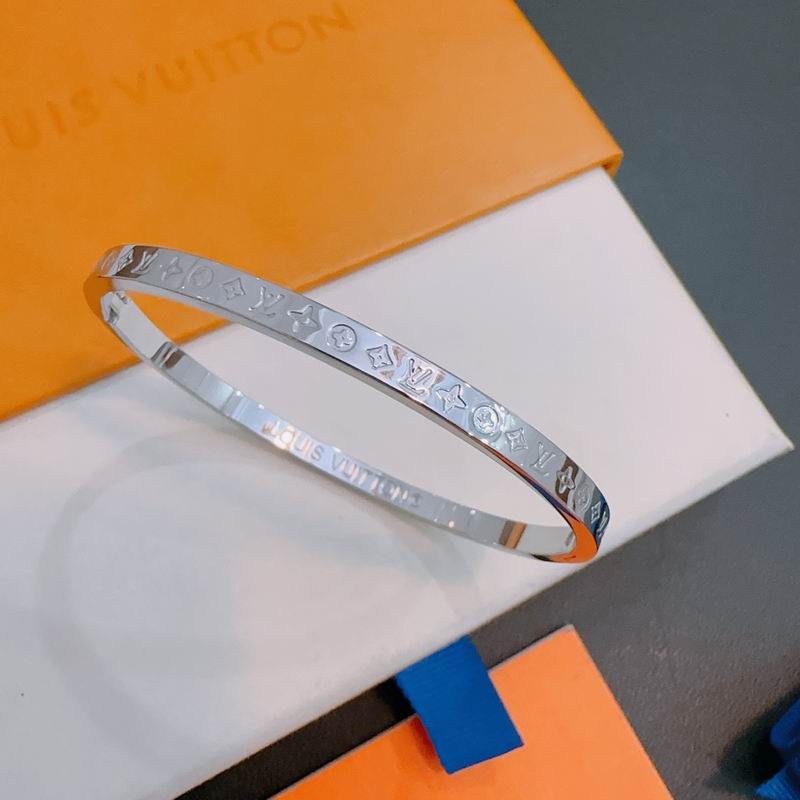 LV Bracelet 04yxs381 (11)