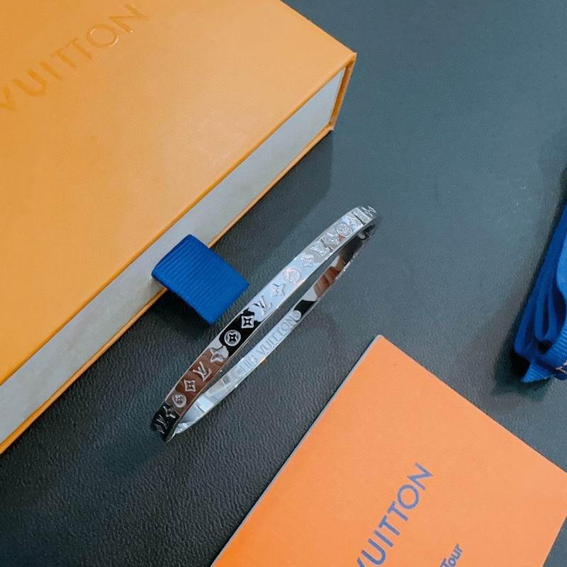 LV Bracelet 04yxs381 (12)