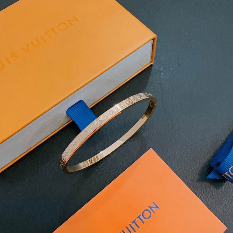 LV Bracelet 04yxs381 (16)
