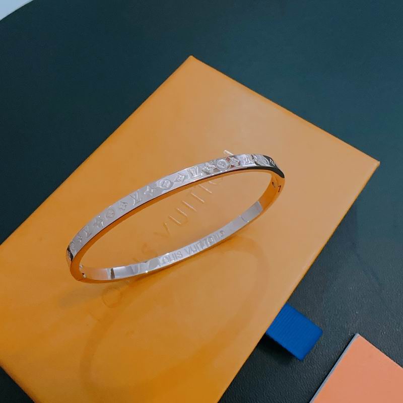 LV Bracelet 04yxs381 (3)