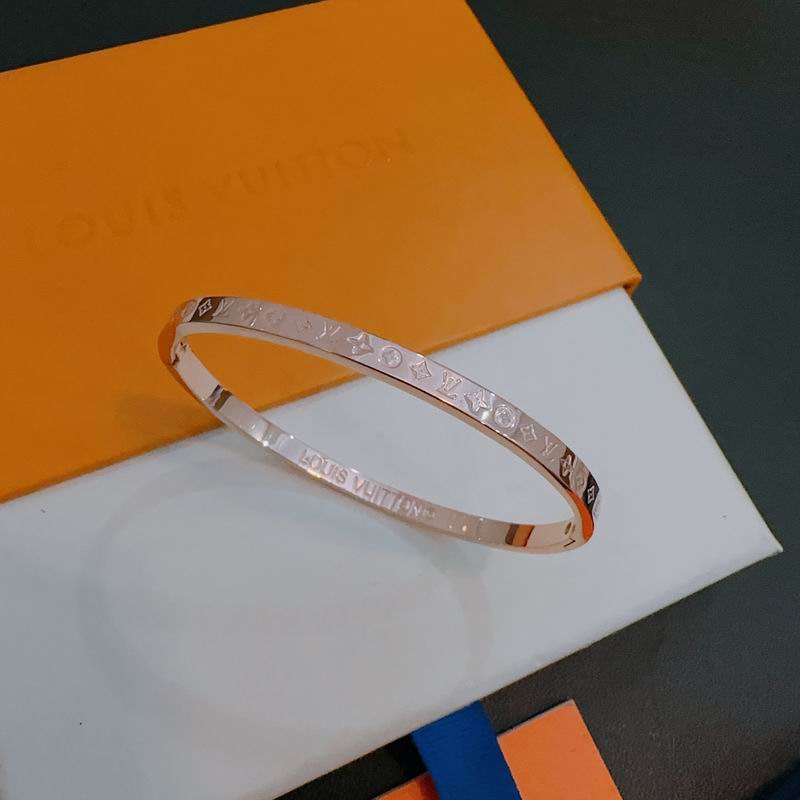 LV Bracelet 04yxs381 (4)