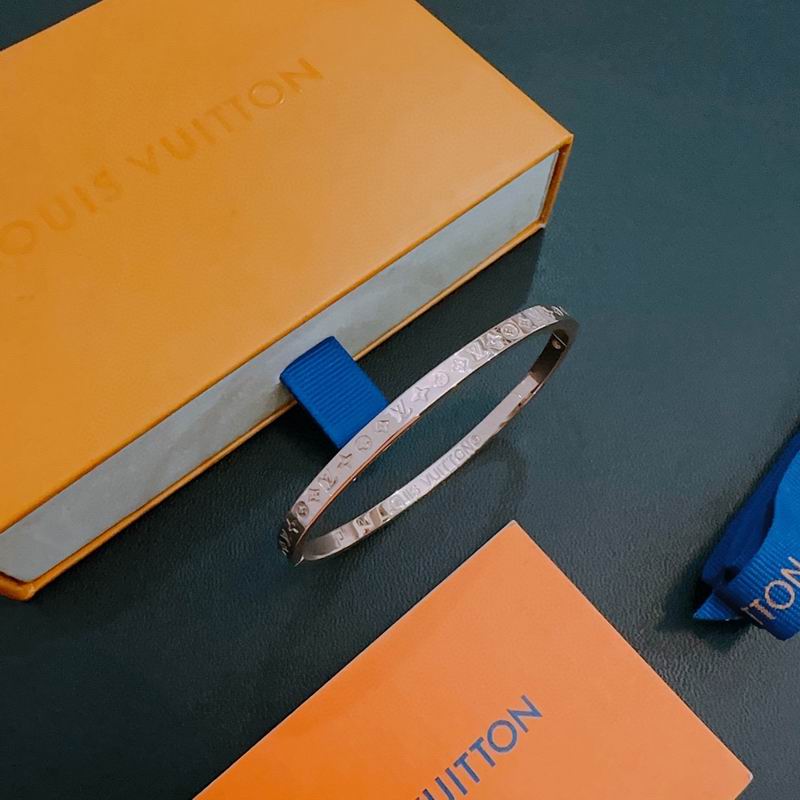 LV Bracelet 04yxs381 (5)