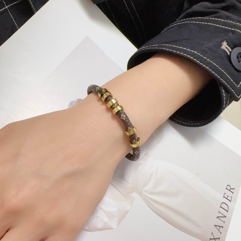 LV Bracelet 04yxs386 (2)