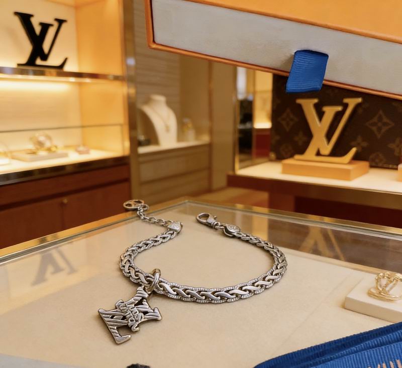 LV Bracelet 04yxs397 (5)
