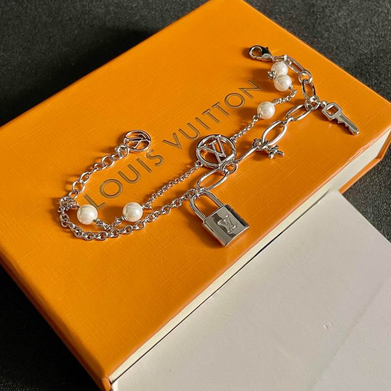 LV Bracelet 04yxs399 (14)