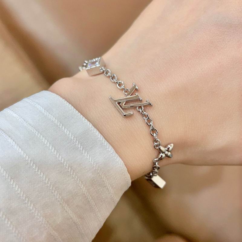 LV Bracelet 04yxs400 (1)