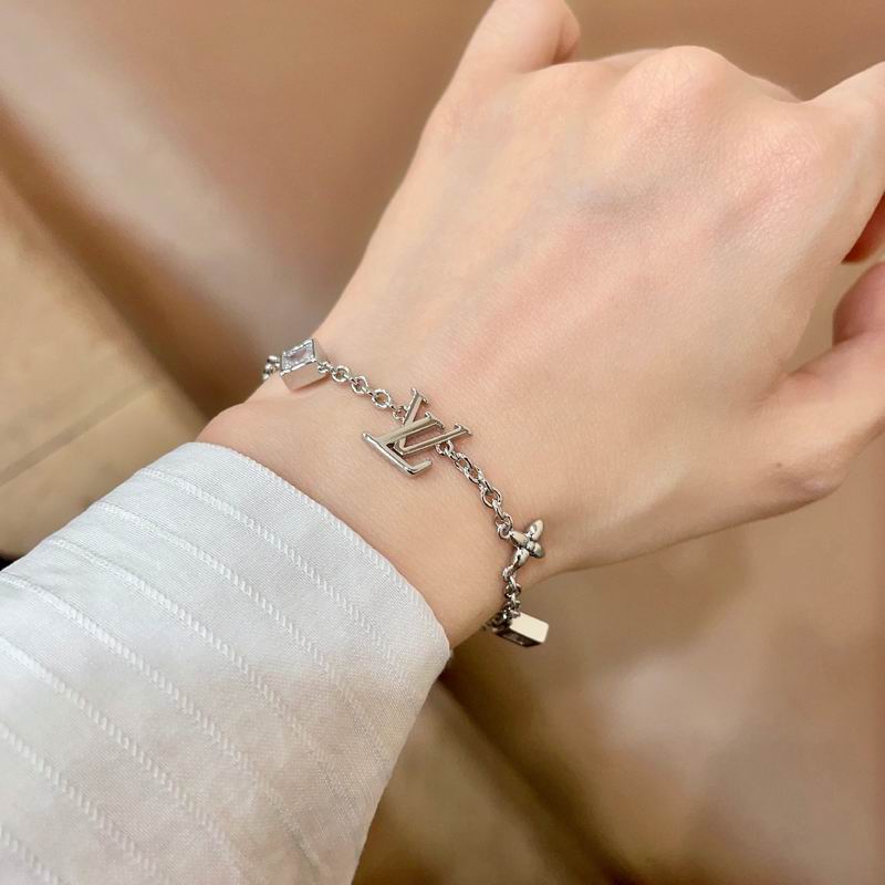 LV Bracelet 04yxs400 (2)