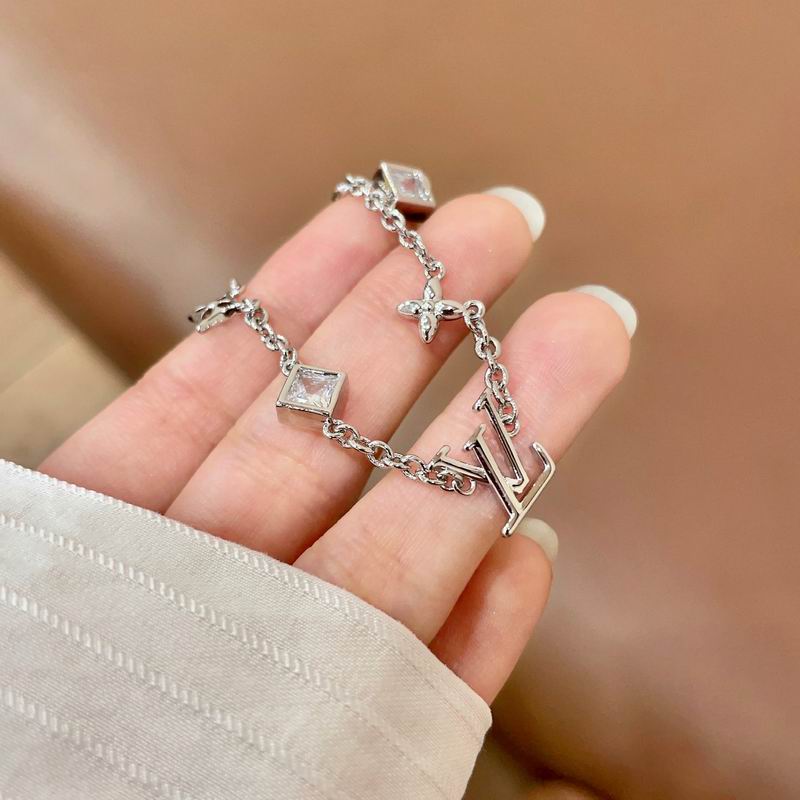 LV Bracelet 04yxs400 (3)