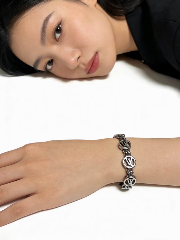 LV Bracelet 04yxs403 (5)