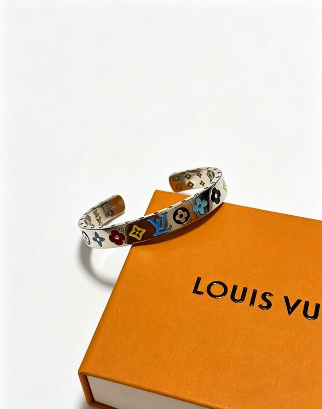 LV Bracelet 04yxs407 (2)