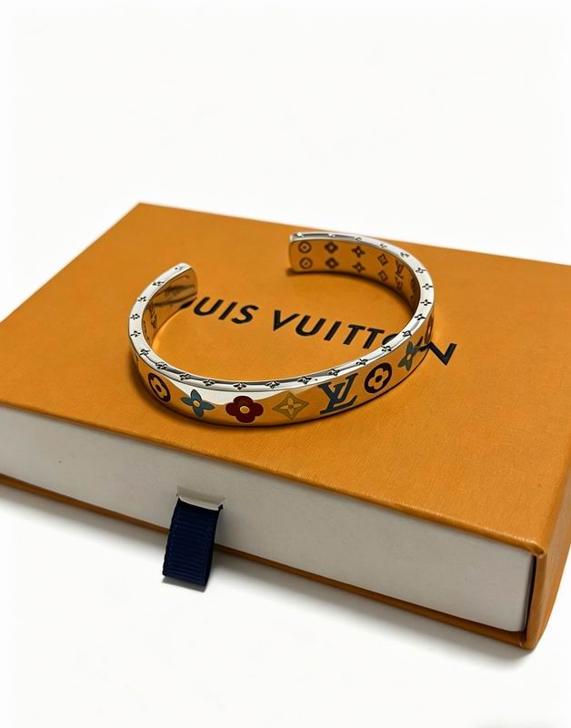 LV Bracelet 04yxs407 (3)