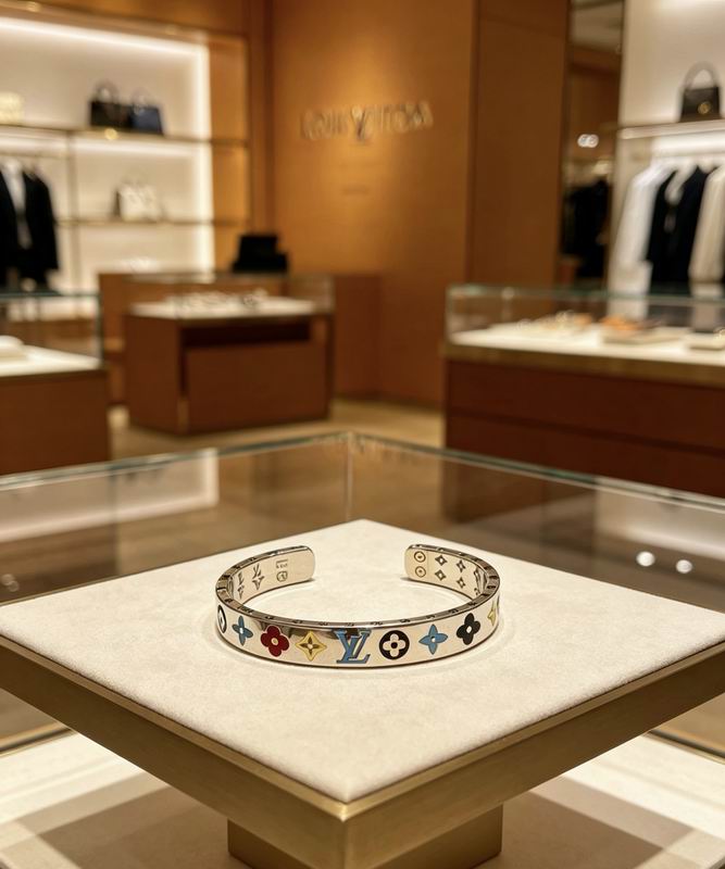 LV Bracelet 04yxs407 (4)