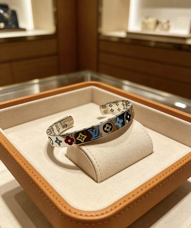LV Bracelet 04yxs407 (5)