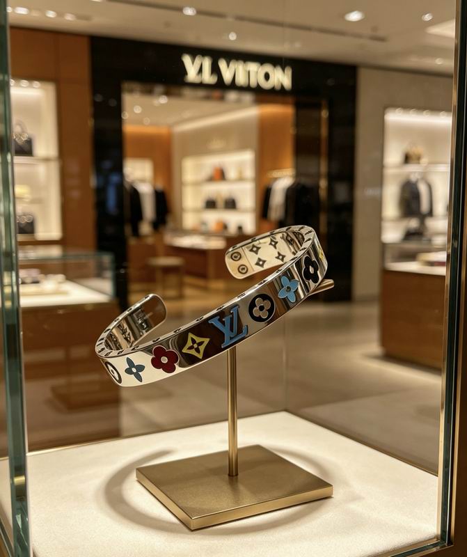 LV Bracelet 04yxs407 (6)