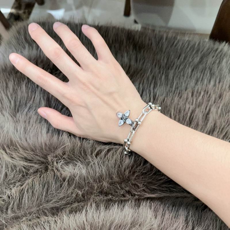 LV Bracelet 04yxs408 (4)