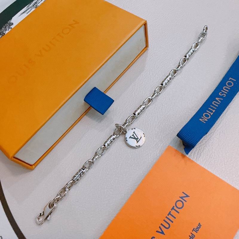 LV Bracelet 04yxs409 (2)