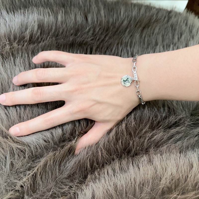 LV Bracelet 04yxs409 (6)