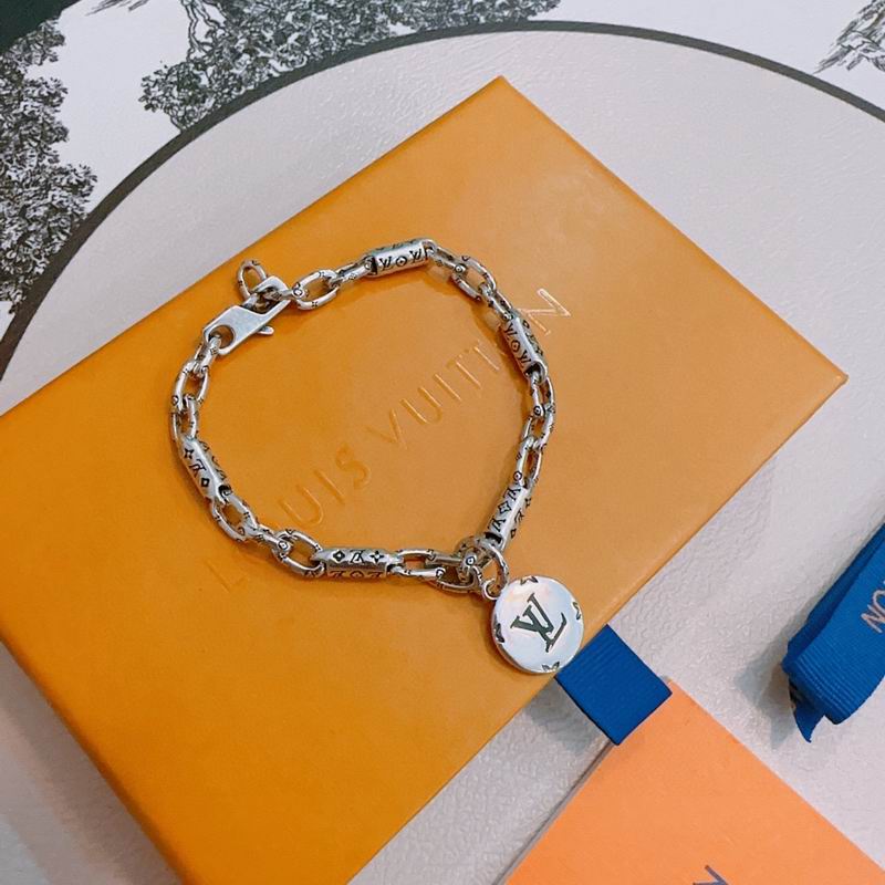 LV Bracelet 04yxs409 (9)
