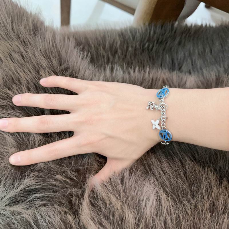 LV Bracelet 04yxs410 (7)