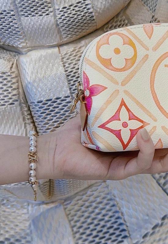 LV Bracelet 04yxs424 (5)