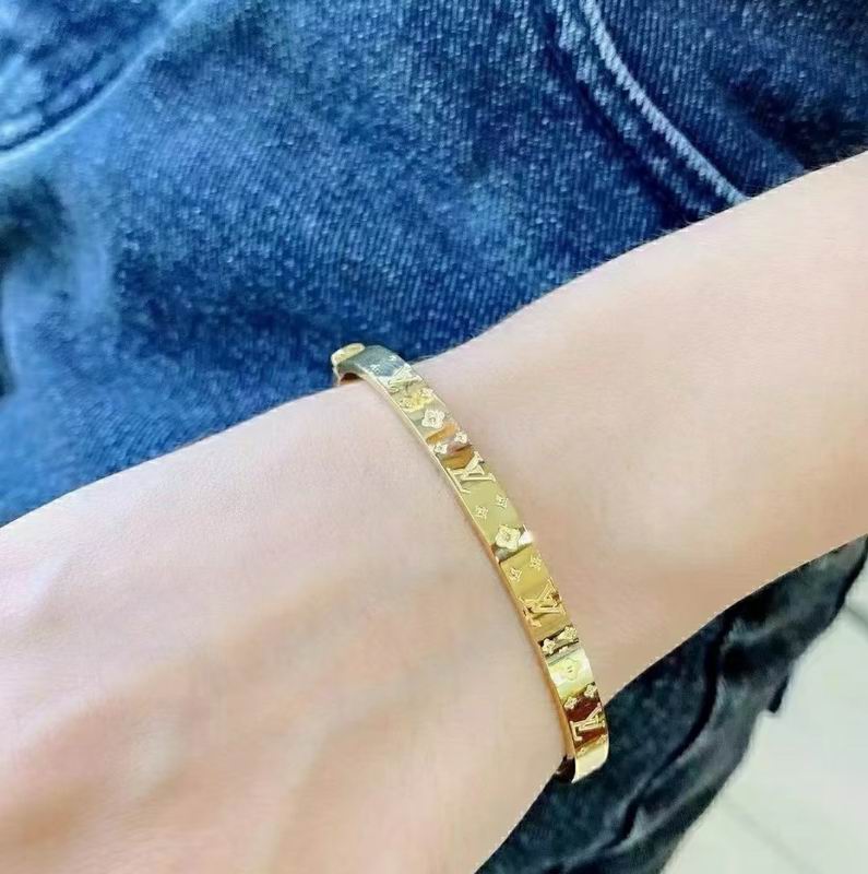 LV Bracelet 04yxs425 (2)