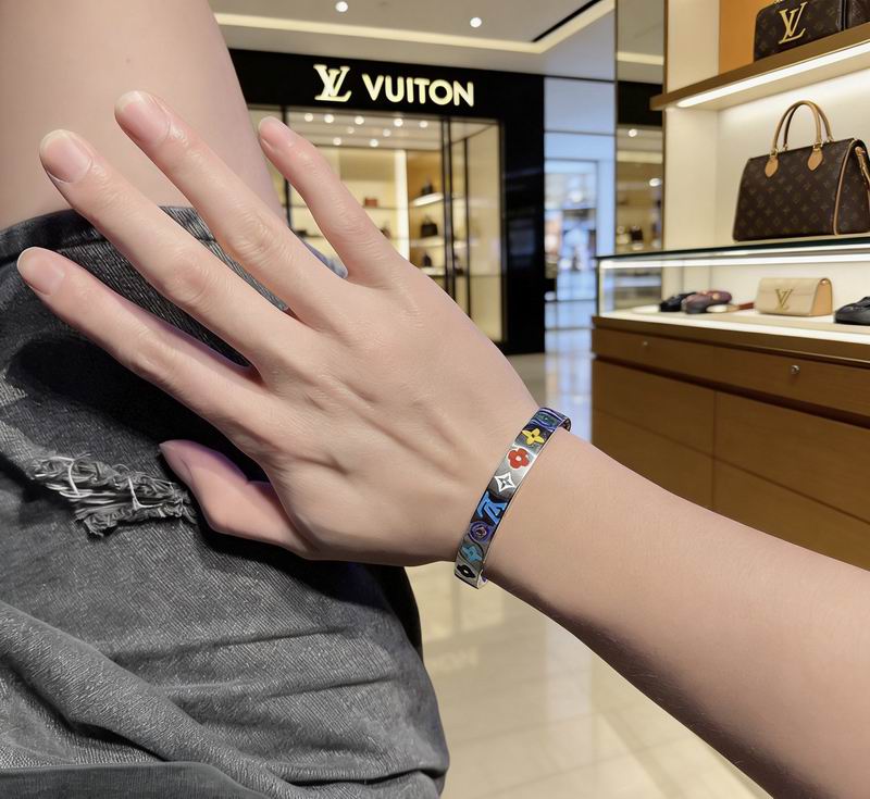 LV Bracelet 04yxs439 (5)