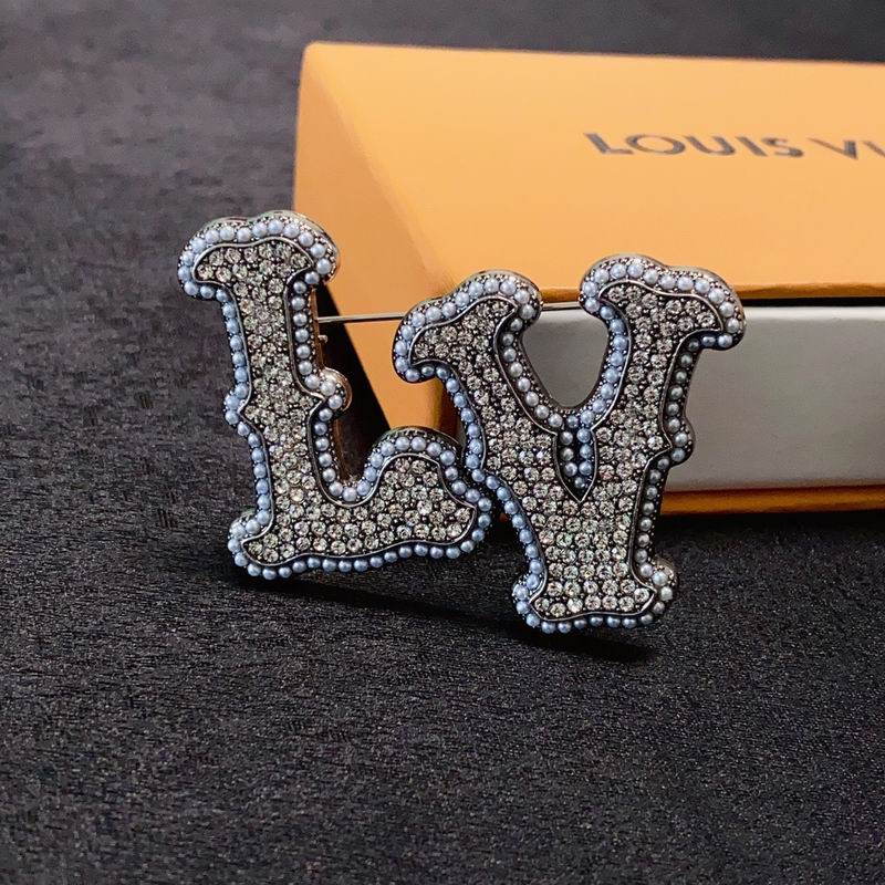 LV Brooch 03yxs02 (4)