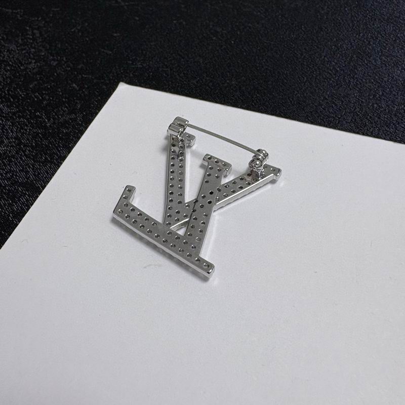 LV Brooch 03yxs03 (3)