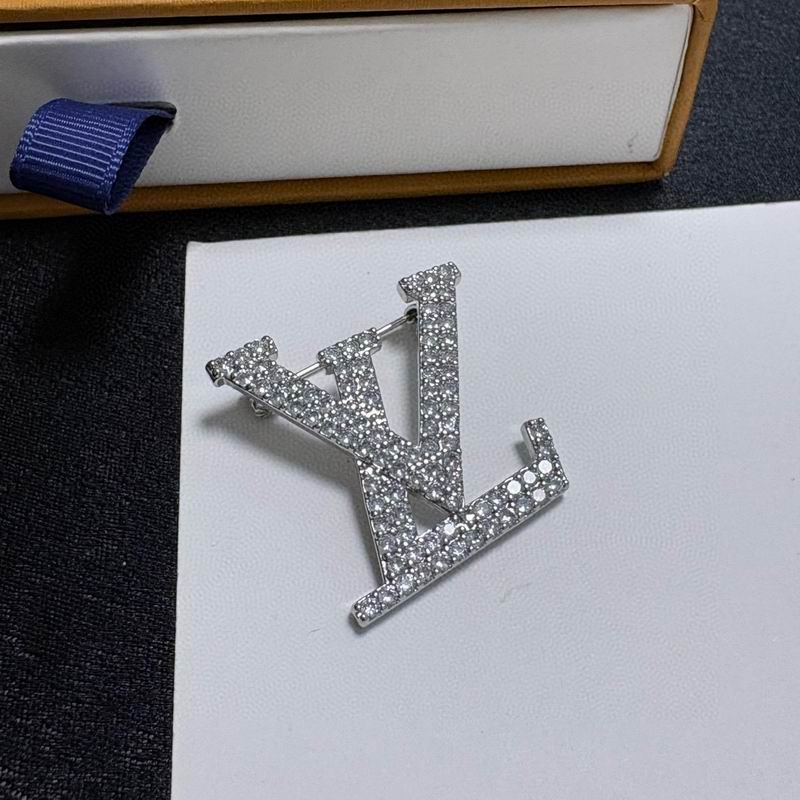 LV Brooch 03yxs03 (4)