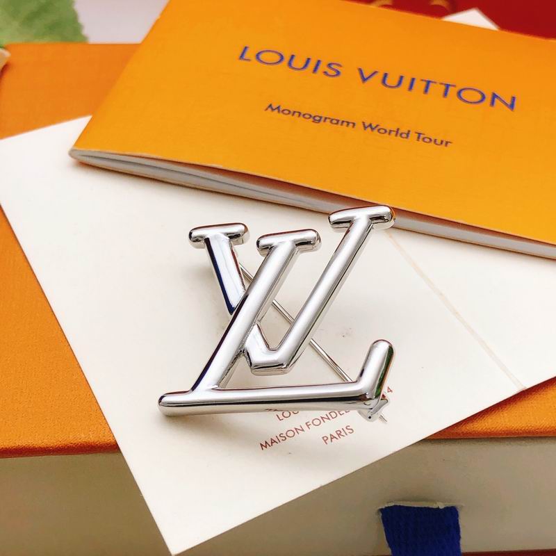 LV Brooch 03yxs06 (1)