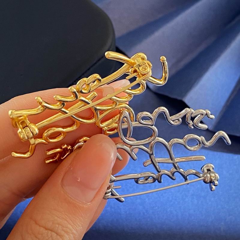 LV Brooch 03yxs07 (6)
