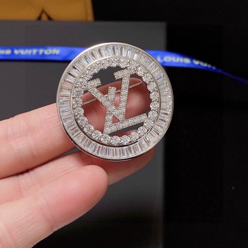 LV Brooch 04yxs08 (9)