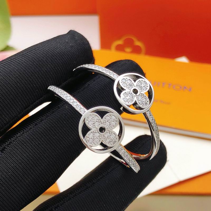 LV Earring 03yxs29 (4)