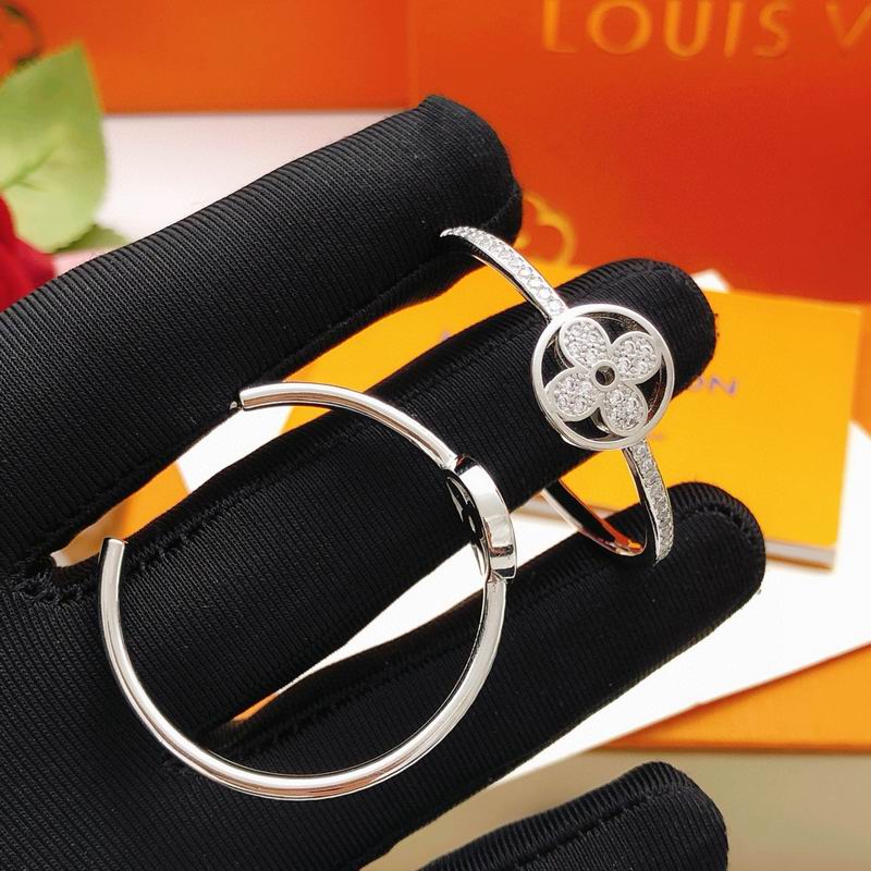 LV Earring 03yxs29 (5)