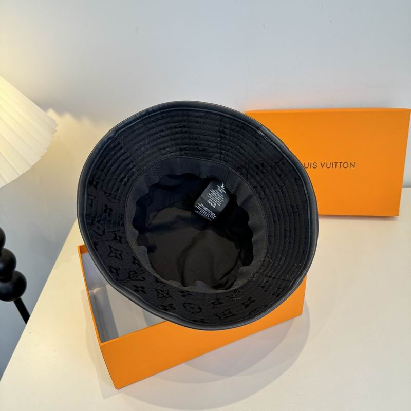 LV Hat dx (1067)