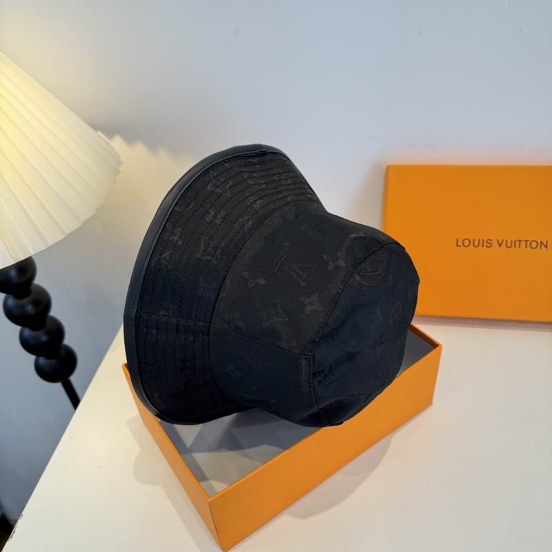 LV Hat dx (1069)