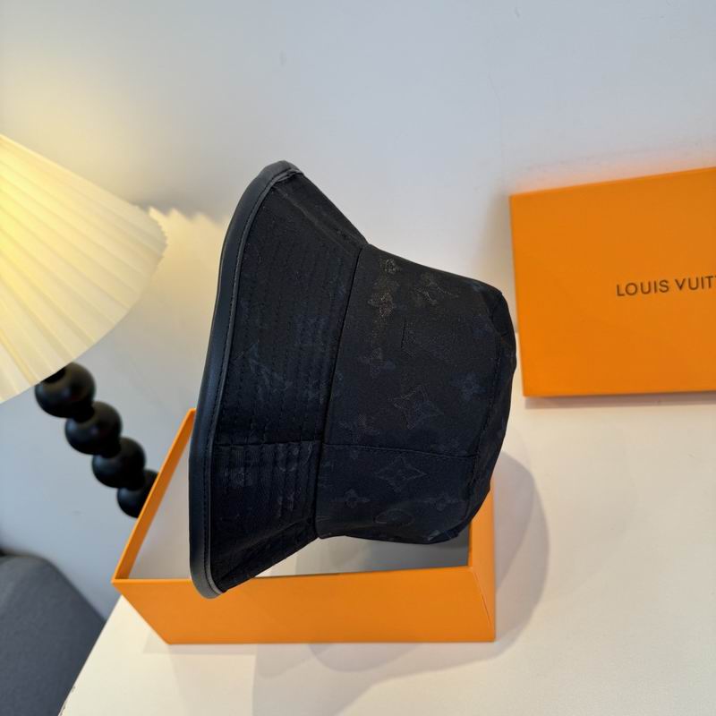 LV Hat dx (1070)