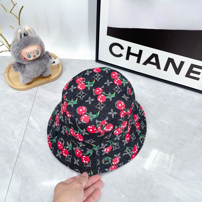 LV Hat dx (1672)