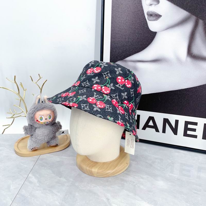 LV Hat dx (1676)