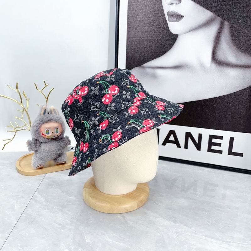 LV Hat dx (1677)