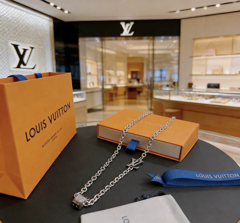 LV Necklace 02yxs64 (3)