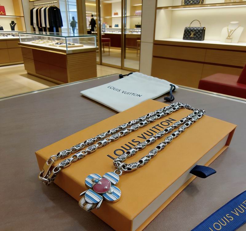LV Necklace 02yxs70 (3)